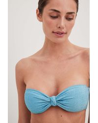 NA-KD Swimwear Haut de bikini bandeau étincelant avec nœud - Bleu