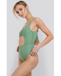 NA-KD Cut Out Front Swimsuit - Groen