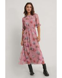 NA-KD Chiffonjurk Met Bloemenprint En Korte Mouwen - Roze