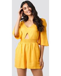 NA-KD Cut Out Detail Playsuit - Geel