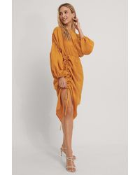 NA-KD Gedrapeerde Midi-ballonjurk - Oranje