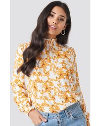 NA-KD Trend Smock Neck White Print Top - Mehrfarbig