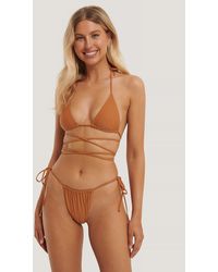 NA-KD Synthetik Swimwear Hochgeschnittenes Bikinihöschen in Braun Damen Bekleidung Bademode und Strandmode Bikinis und Badeanzüge 