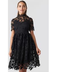 NA-KD High Neck Short Sleeve Lace Dress - Noir