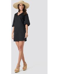 NA-KD Boho V-Neck Short Puff Sleeves Dress - Schwarz