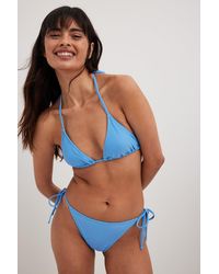 NA-KD Phiaka x Culotte de bikini nouée - Bleu