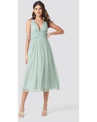NA-KD Party V-neck Tulle Midi Dress - Grün