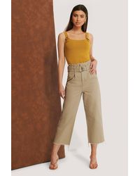 NA-KD Organisch Jeans Met Ruwe Zoom En Riem - Naturel