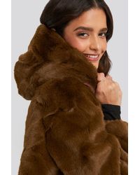 NA-KD Hooded Faux Fur Jacket - Bruin
