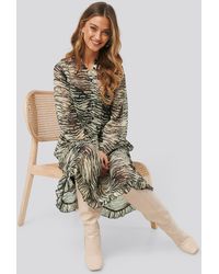 NA-KD Light Chiffon Printed Dress - Grün