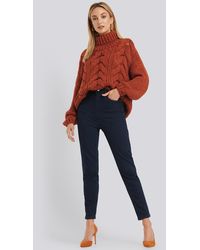 NA-KD Hochgeschnittene Röhrenjeans - Blau