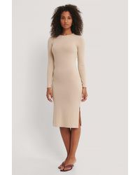 NA-KD Geripptes Kleid Mit Schlitz - Natur