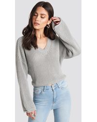 NA-KD Cropped V-neck Knitted Sweater - Grijs