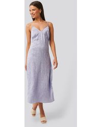 NA-KD Trend Satin Wrinkle Dress - Lila