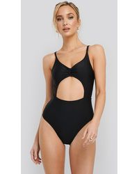 NA-KD Cut Out Front Swimsuit - Zwart