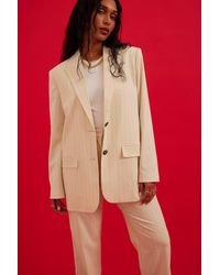 Damen Bekleidung Jacken Blazer Sakkos und Anzugsjacken NA-KD Classic Oversized Classic Blazer in Natur 