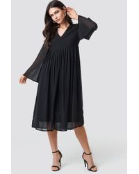 flowy black dress with flutter cap sleeves