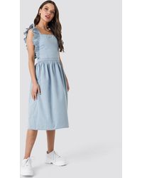 NA-KD Ruffle Denim Pinafore Dress - Blauw