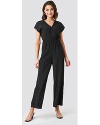 NA-KD Overlap Solid Jumpsuit - Zwart