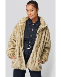 NA-KD Drawstring Faux Fur Jacket - Bruin
