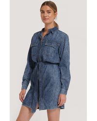 NA-KD Belted Denim Dress - Blau