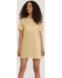 NA-KD Basic T-Shirt-Kleid - Gelb