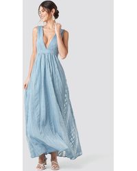 NA-KD Party V-neck Embroidery Maxi Dress - Blau