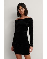 NA-KD Fluwelen Jurk Met Blote Schouders - Zwart