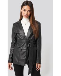 NA-KD Tied Front Faux Leather Blazer - Zwart