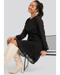 NA-KD Cut Out Back Chiffon Mini Dress - Zwart