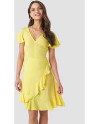 NA-KD Ruffle Wrap Mini Dress - Gelb
