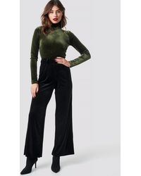 NA-KD Flared Velvet Pants - Zwart