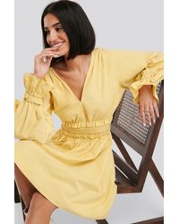 NA-KD Gathered Puff Sleeve Mini Dress - Geel
