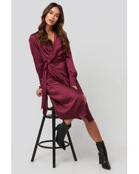 NA-KD Trend Side Tie Satin Midi Dress - Rot