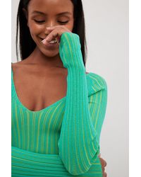 NA-KD Trend Robe mi-longue en maille côtelée - Vert