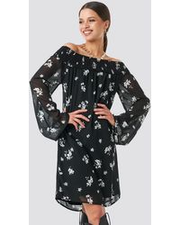 NA-KD Trend Floral Printed Off shoulder Dress - Schwarz