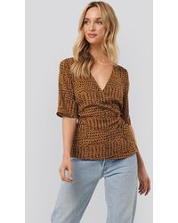 NA-KD Overlap Printed Blouse - Orange