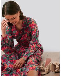 NA-KD Boho Ruffle Details Flowy Midi Dress - Mehrfarbig