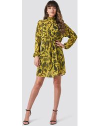 NA-KD Gathered Front Print Dress - Geel