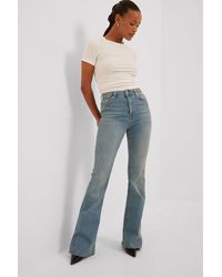 NA-KD Organische Bootcut Skinny Jeans mit hoher Taille - Blau