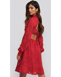 NA-KD Boho Open Back Flower Applique Dress - Rot