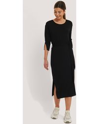 NA-KD Basic Kleid Mit Seitlichem Schlitz Und Gürteldetail - Schwarz