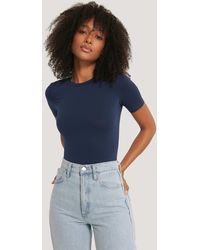 NA-KD Basic Rundhals--T-Shirt - Blau