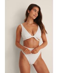 NA-KD Synthetik Swimwear Triangel-Bikini-Oberteil in Weiß Damen Bekleidung Bademode und Strandmode Bikinis und Badeanzüge 