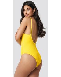 NA-KD Deep Back Smocked Swimsuit - Geel