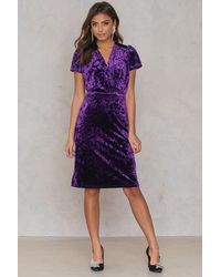 NA-KD Party Velvet Deep Neck Overlap Short Dress - Lila
