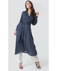 NA-KD Trend Button Up Tie Waist Dress - Blau