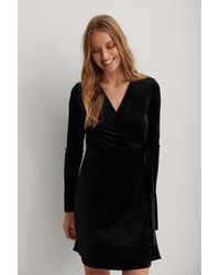 NA-KD Fluwelen Wikkeljurk - Zwart