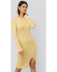 NA-KD Geripptes Midi-Kleid - Gelb