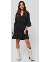 NA-KD Boho V neck Ruffle Dress - Schwarz